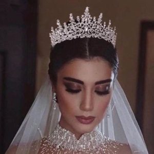 Diadema regale con pietre preziose