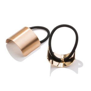 Elastico per capelli con accessorio metallico